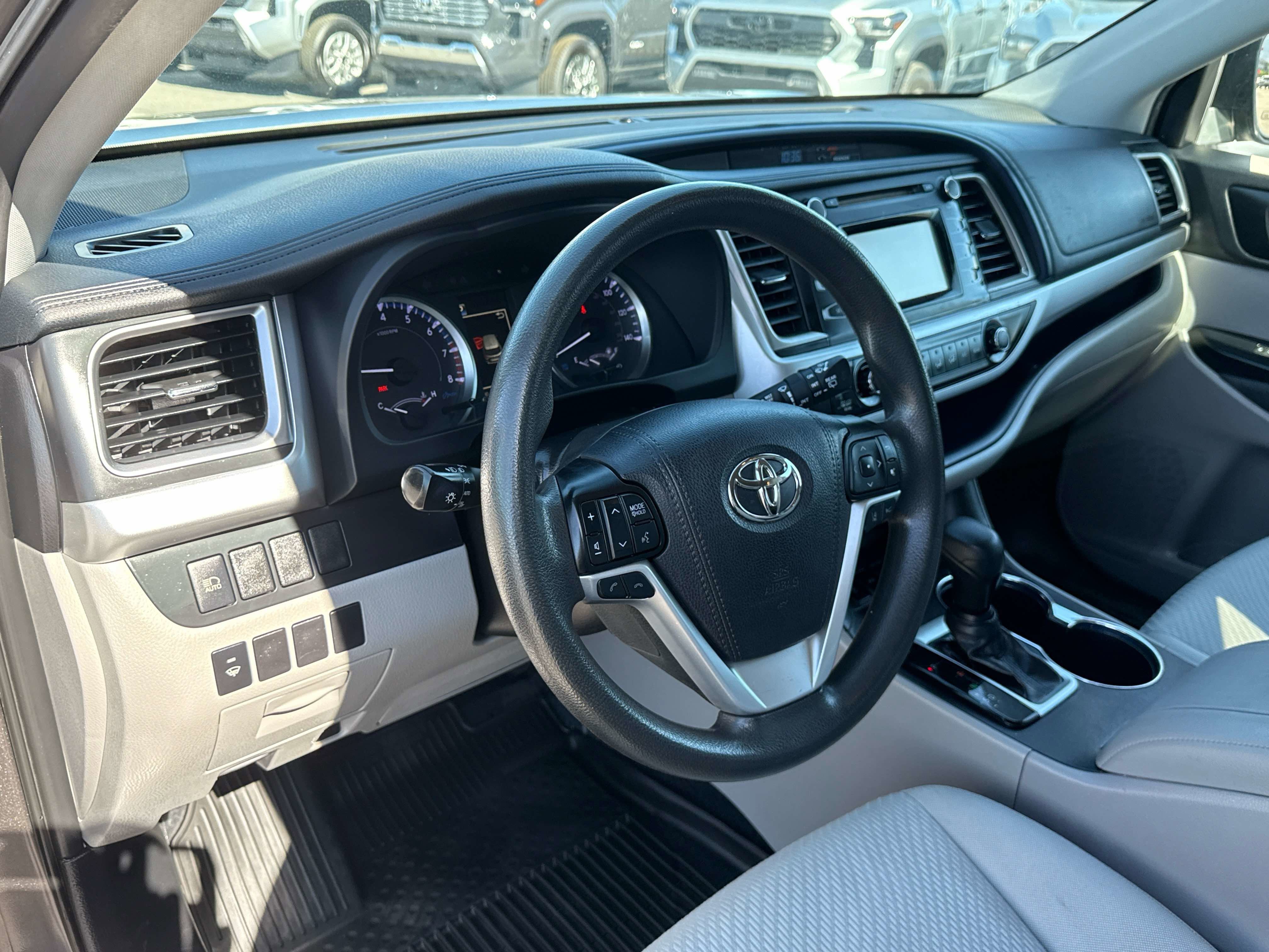 2019 Toyota HIGHLANDER LE