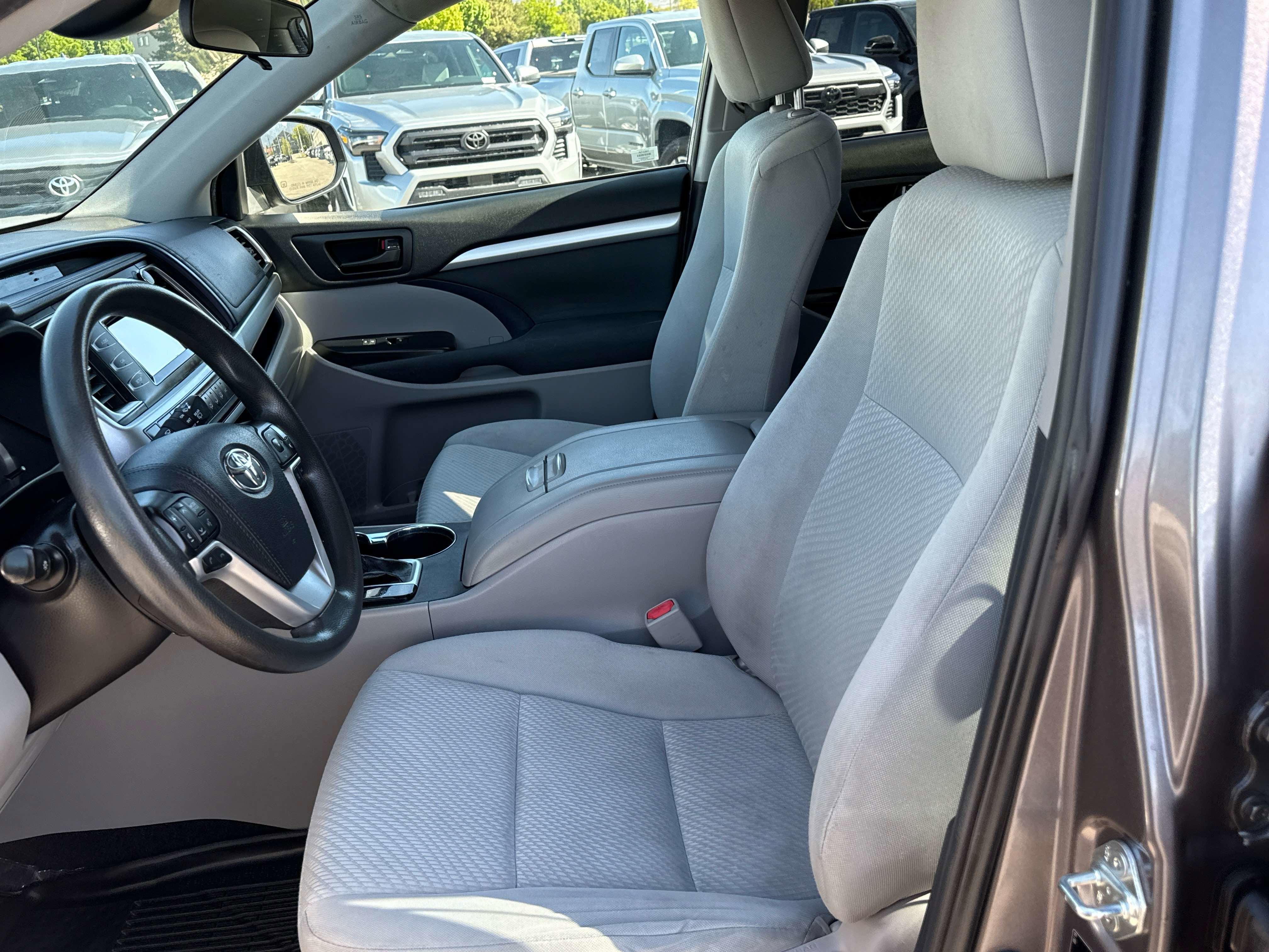 2019 Toyota HIGHLANDER LE