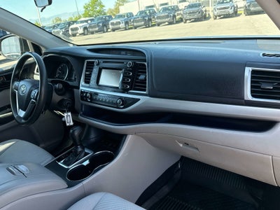 2019 Toyota HIGHLANDER LE
