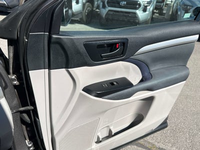 2019 Toyota HIGHLANDER LE