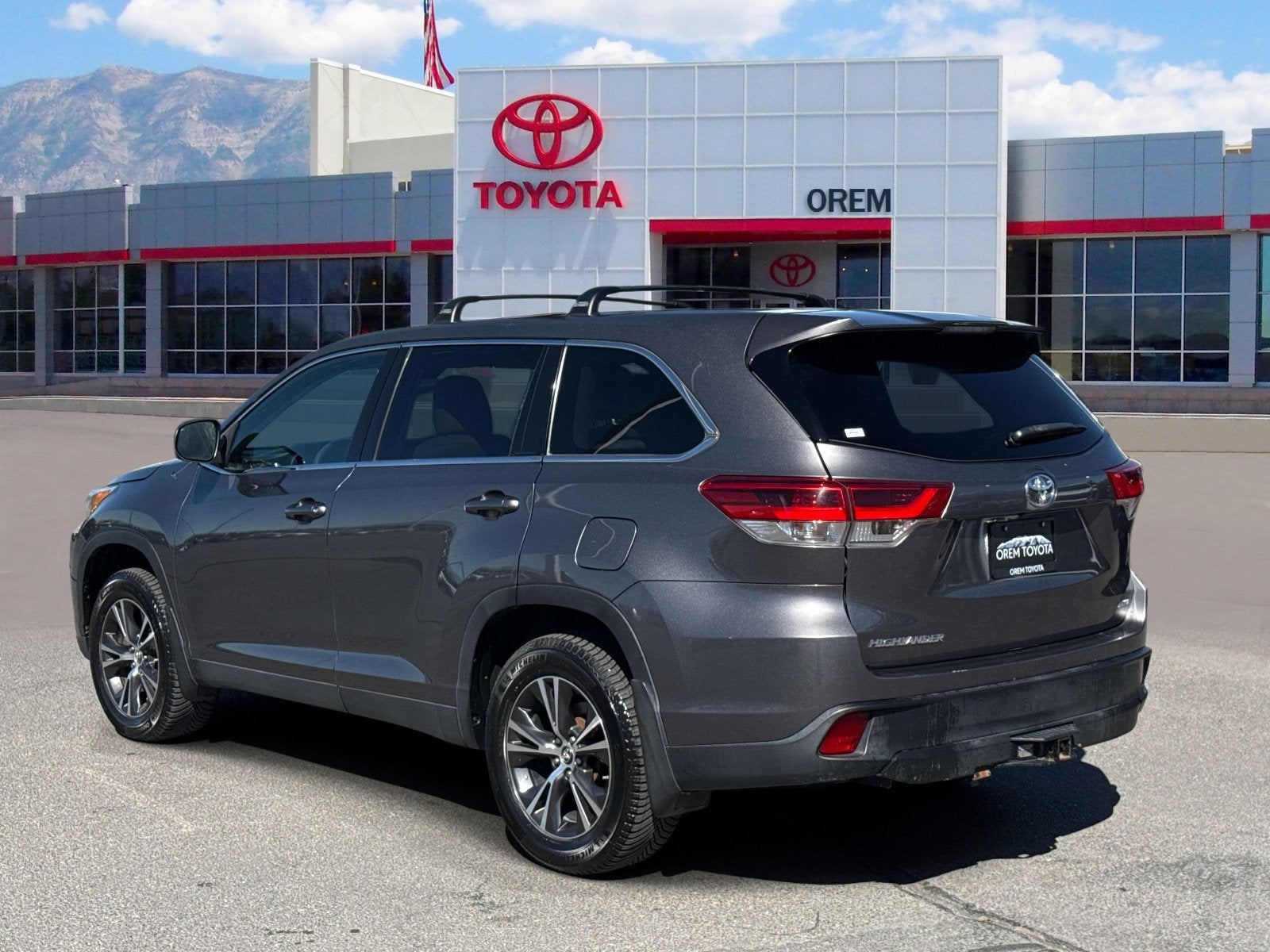 2019 Toyota HIGHLANDER LE