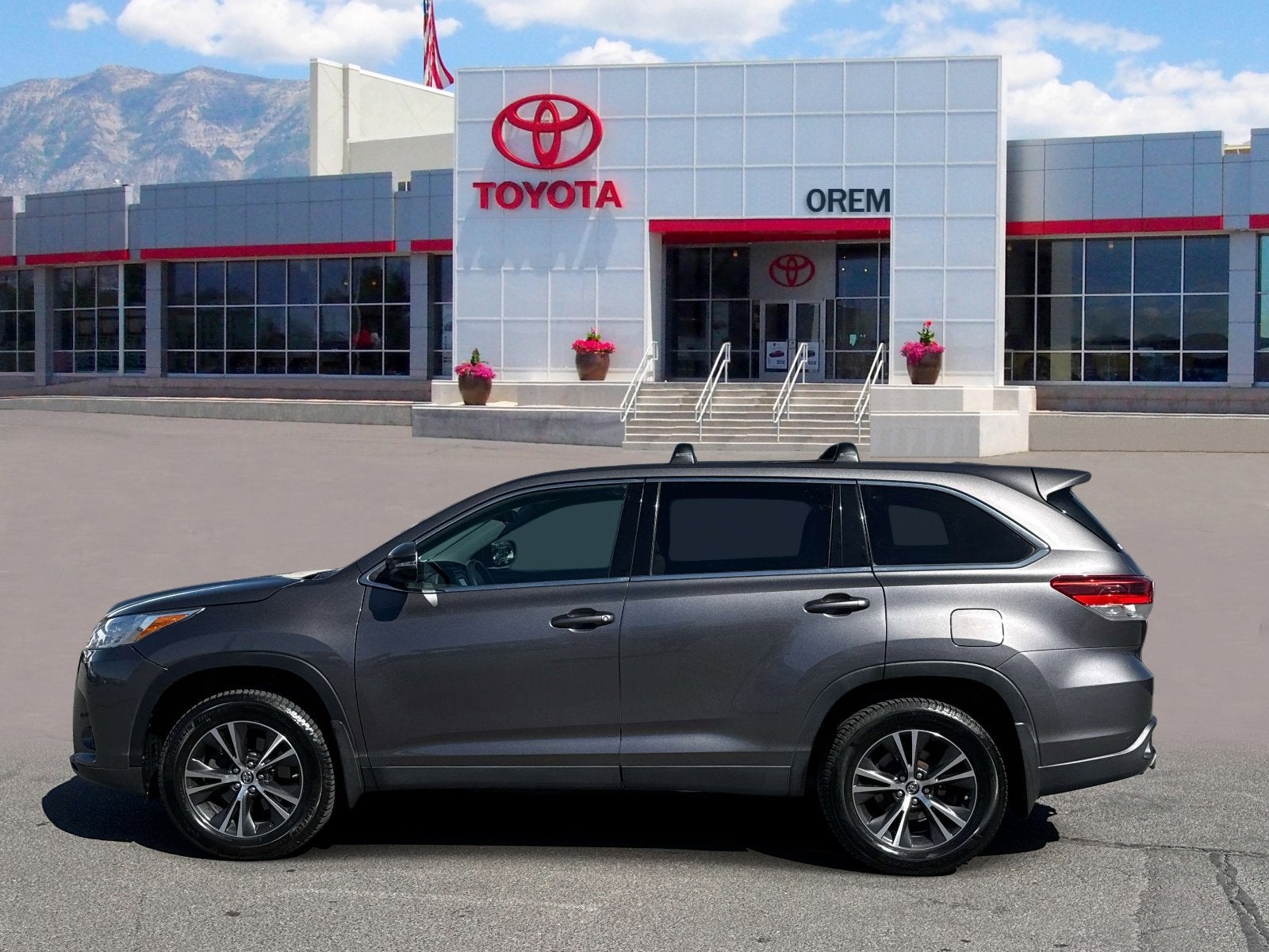 2019 Toyota HIGHLANDER LE