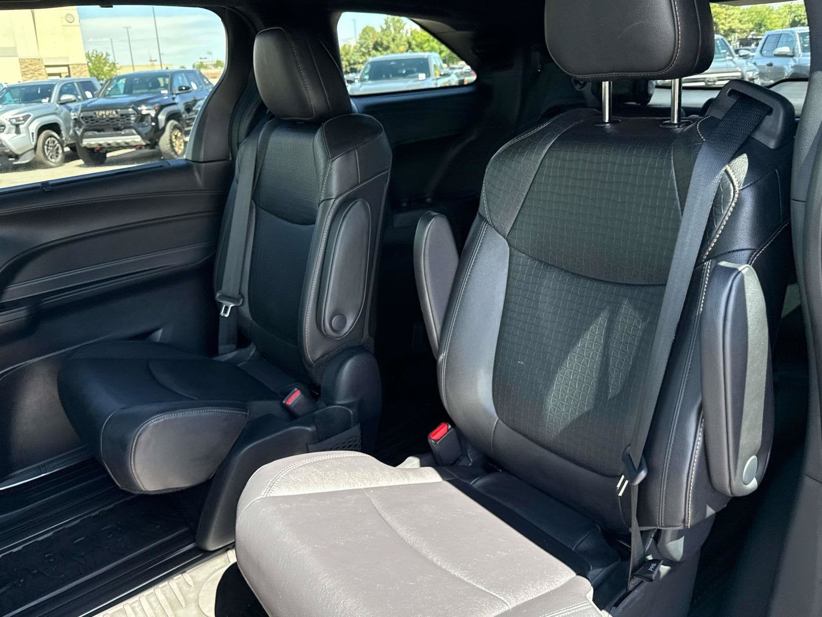2025 Toyota Sienna Woodland Edition