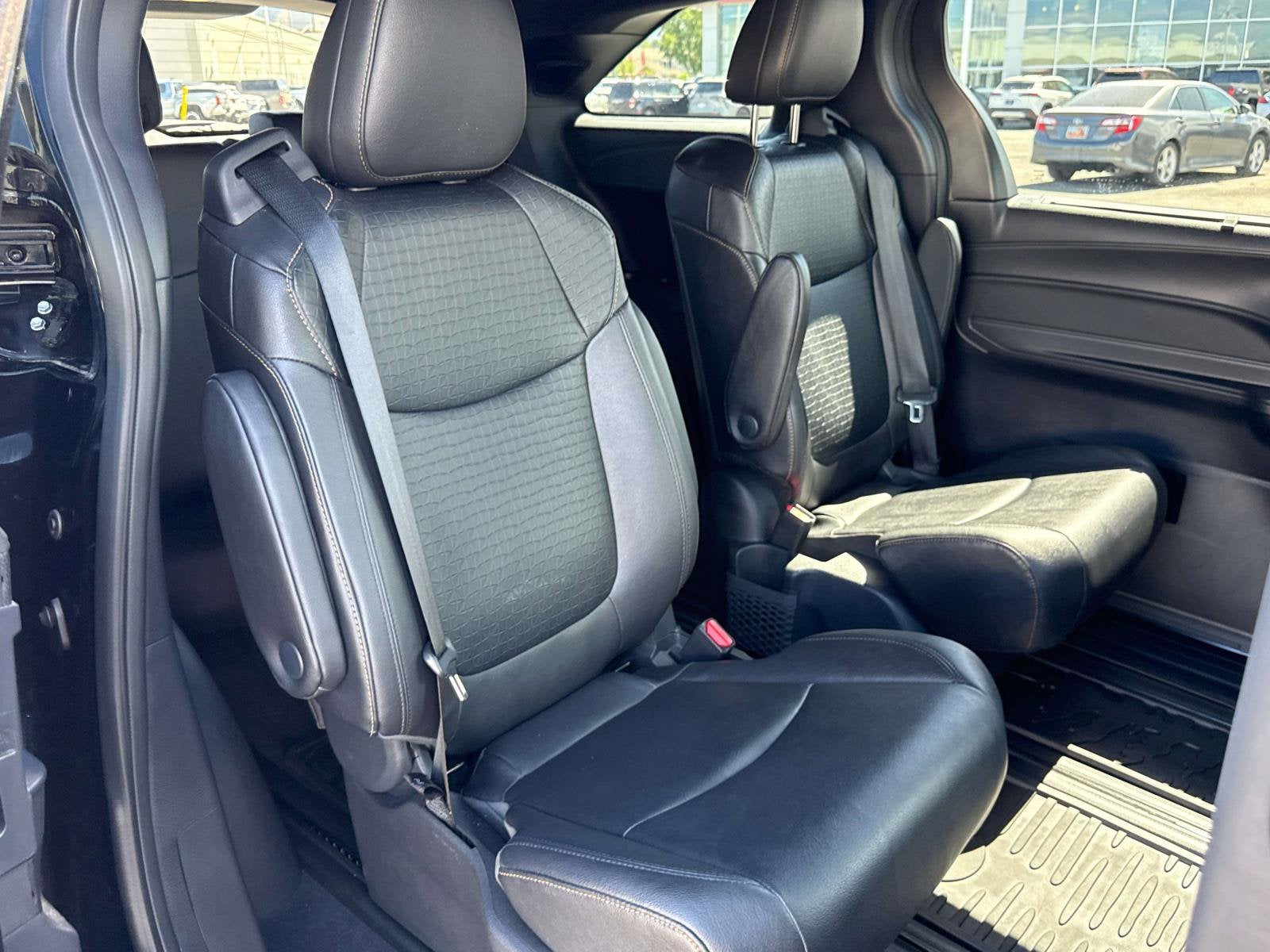 2025 Toyota Sienna Woodland Edition