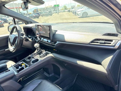 2025 Toyota Sienna Woodland Edition