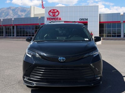 2025 Toyota Sienna Woodland Edition