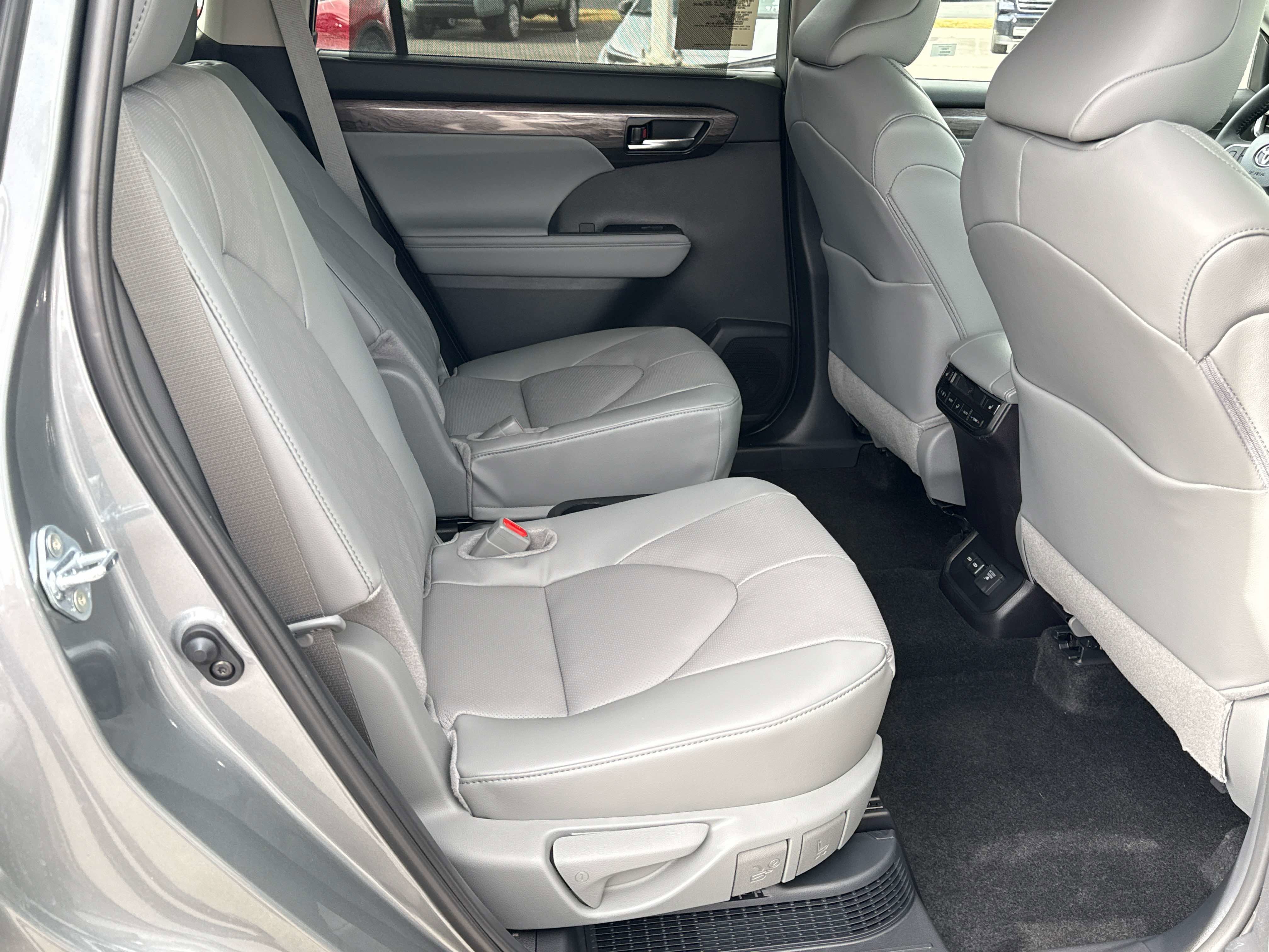 2026 Toyota Highlander Hybrid Hybrid Platinum