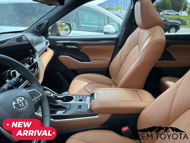 2024 Toyota Highlander Hybrid Hybrid Platinum