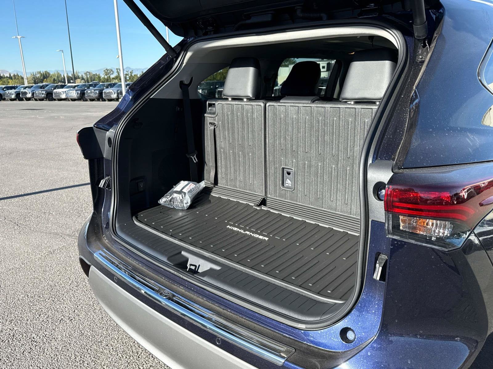 2026 Toyota Highlander Hybrid Platinum