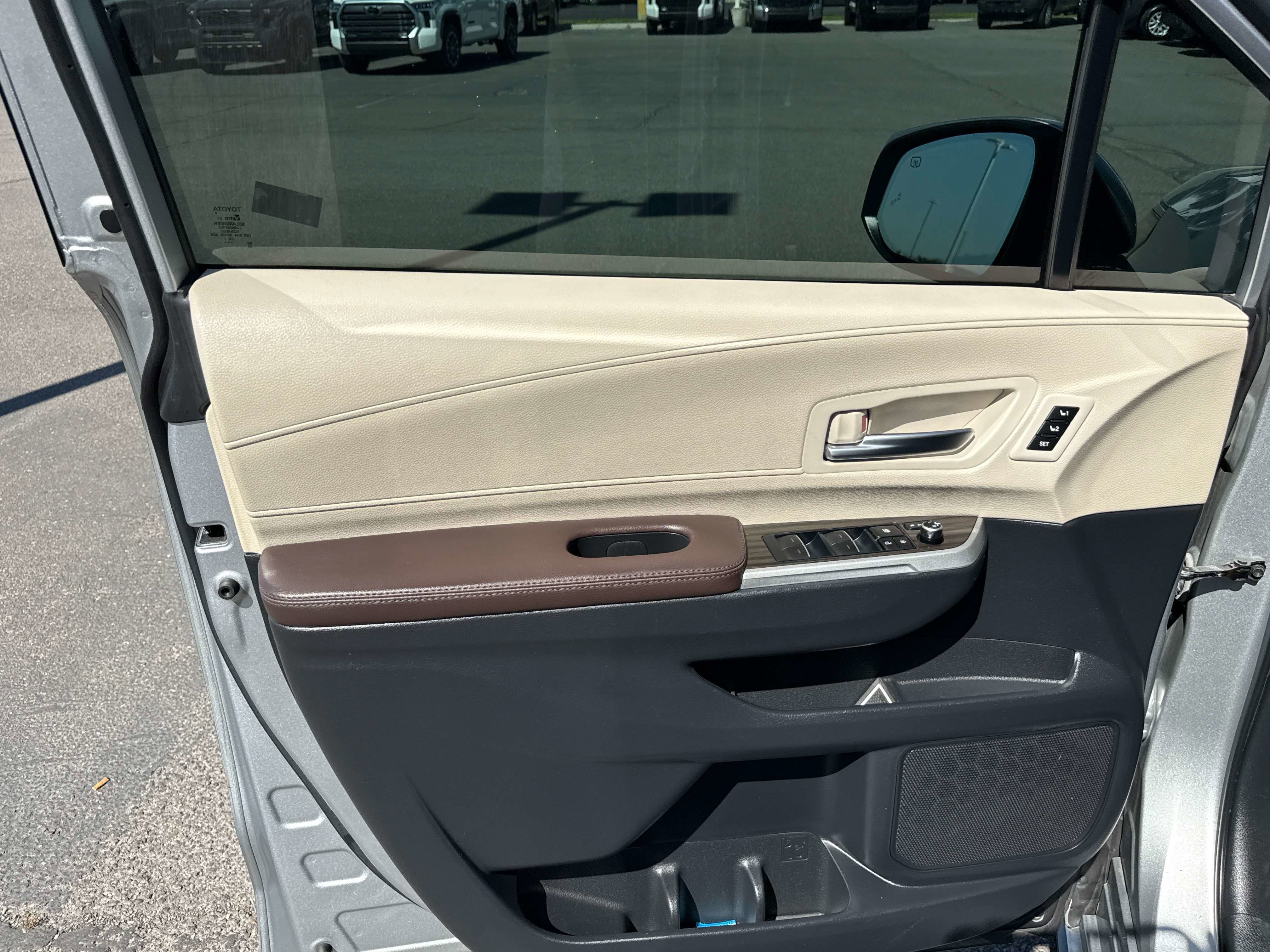 2023 Toyota SIENNA PLATINUM Platinum