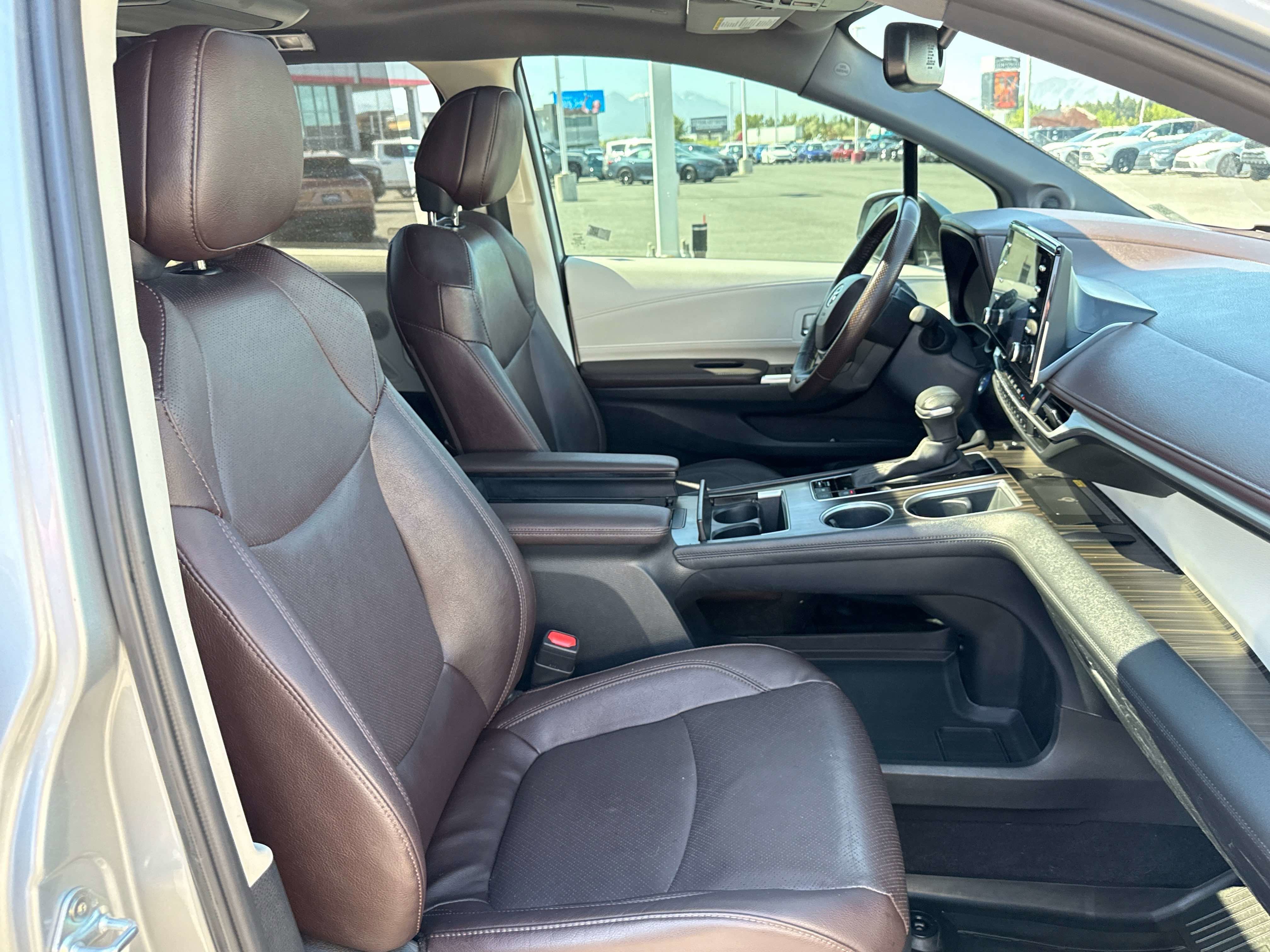 2023 Toyota SIENNA PLATINUM Platinum