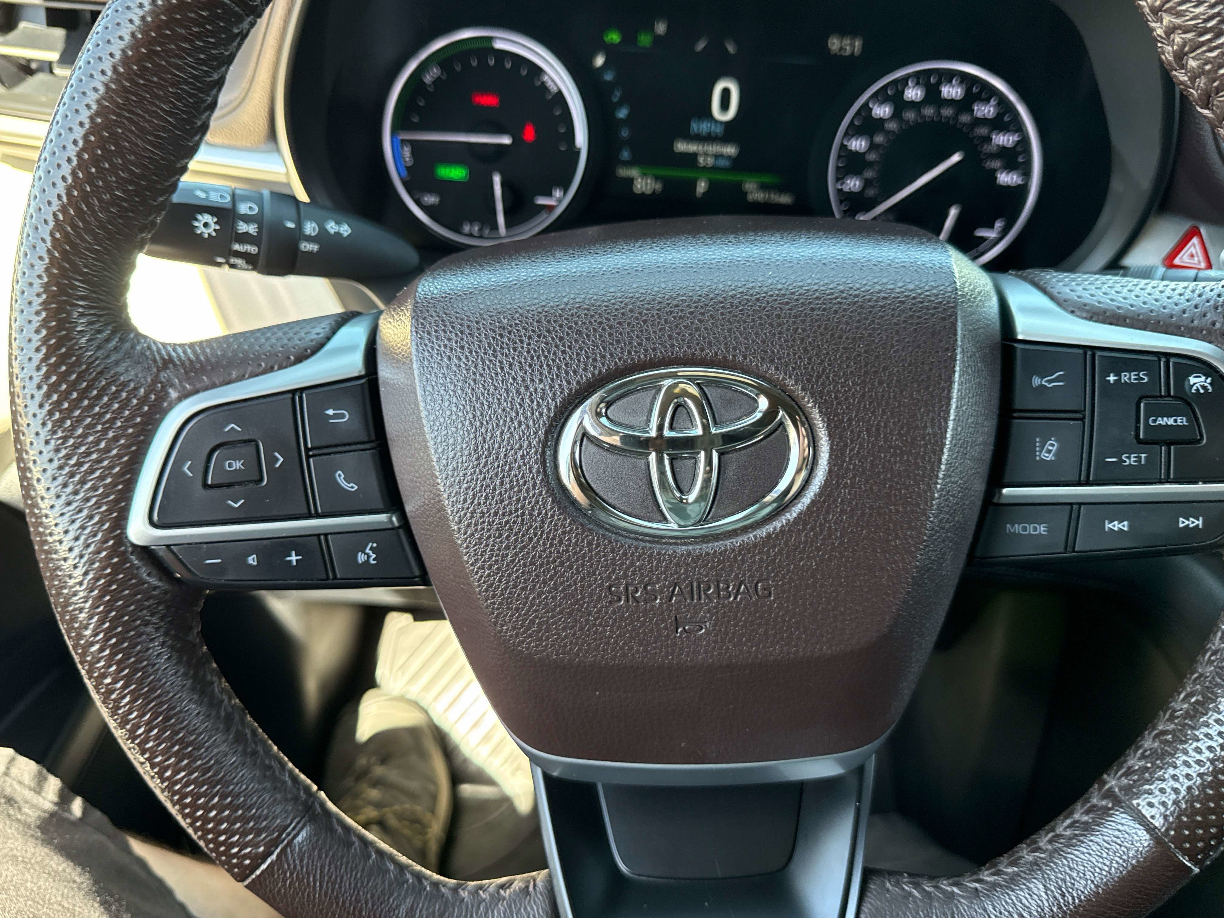 2023 Toyota SIENNA PLATINUM Platinum