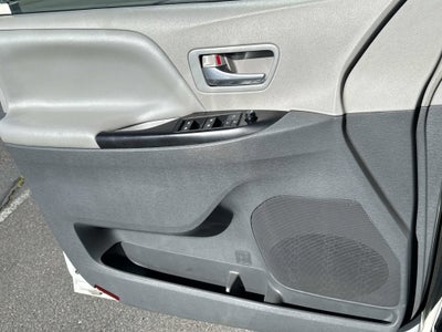 2015 Toyota SIENNA LE 3.5L LE