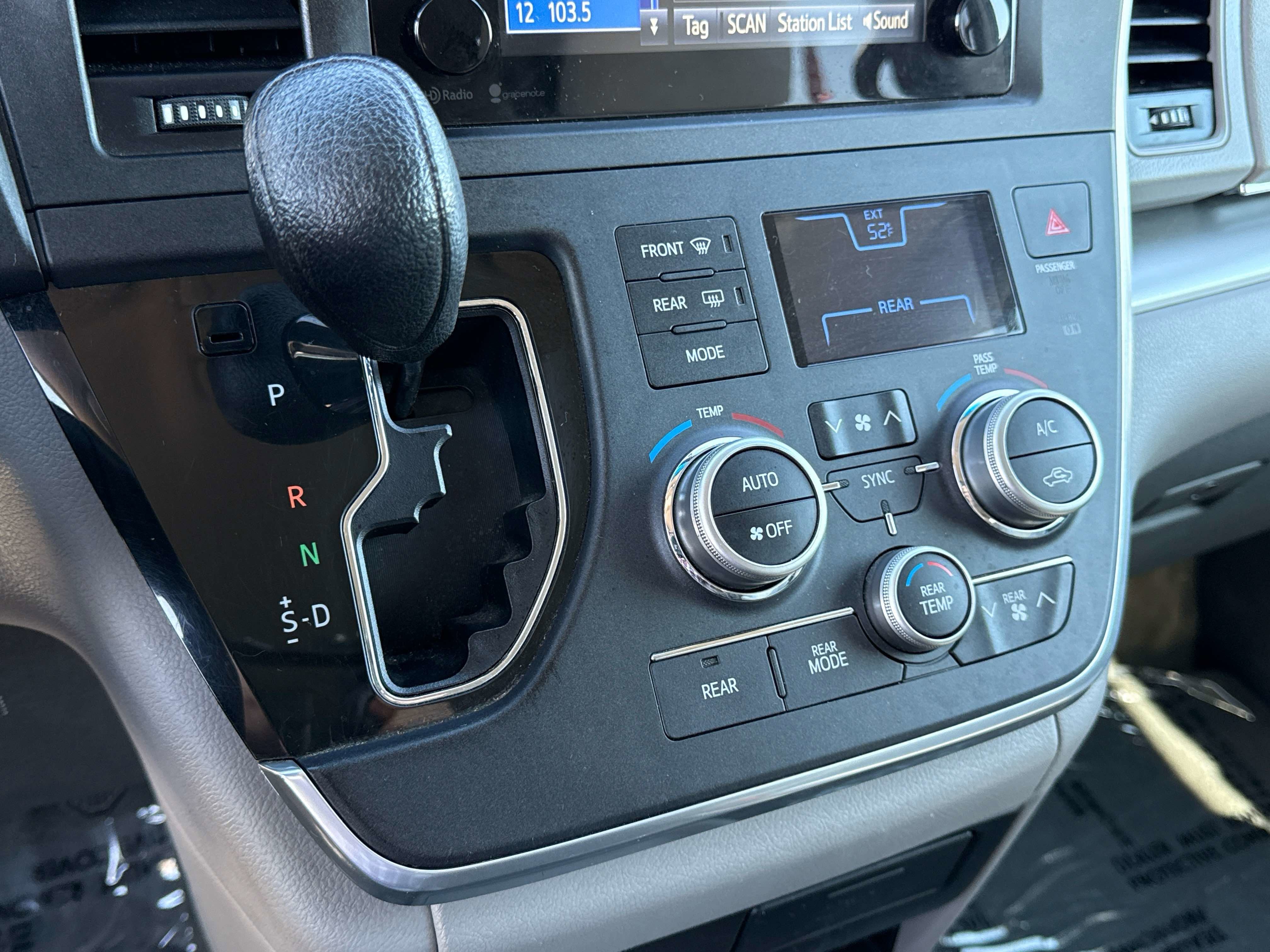 2015 Toyota SIENNA LE 3.5L LE