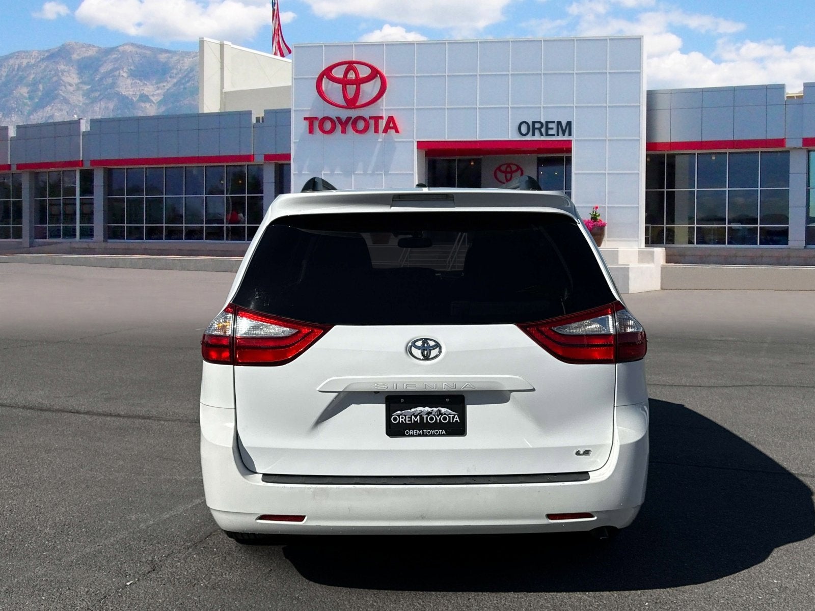 2015 Toyota SIENNA LE 3.5L LE