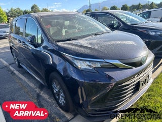 2022 Toyota Sienna LE