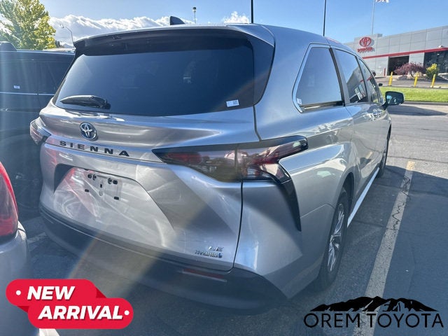 2024 Toyota Sienna LE