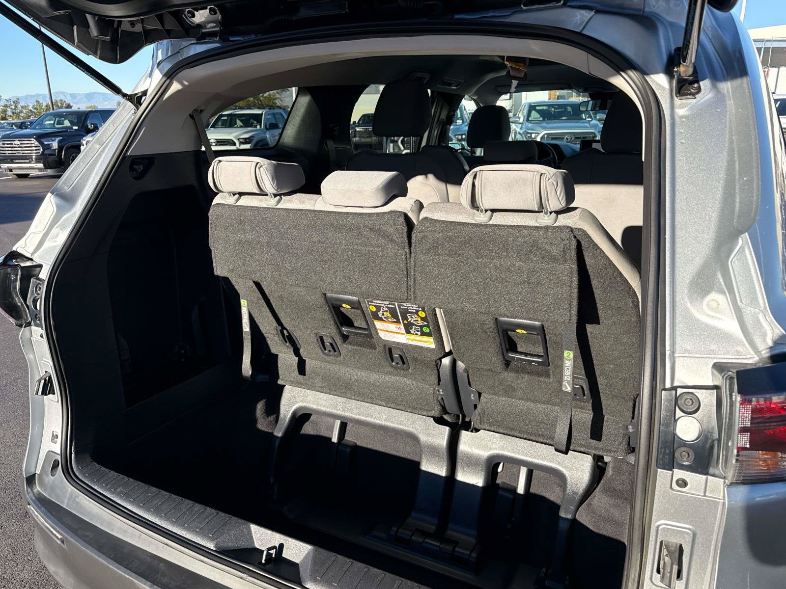 2025 Toyota Sienna LE