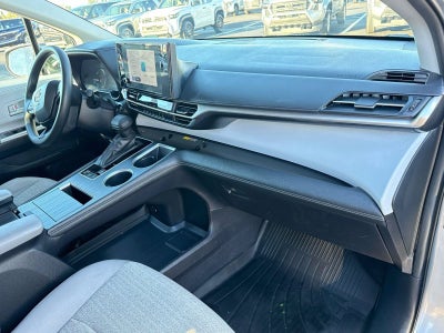 2025 Toyota Sienna LE