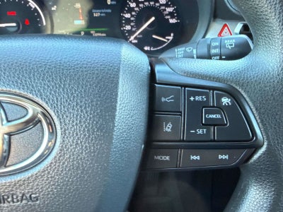 2025 Toyota Sienna LE