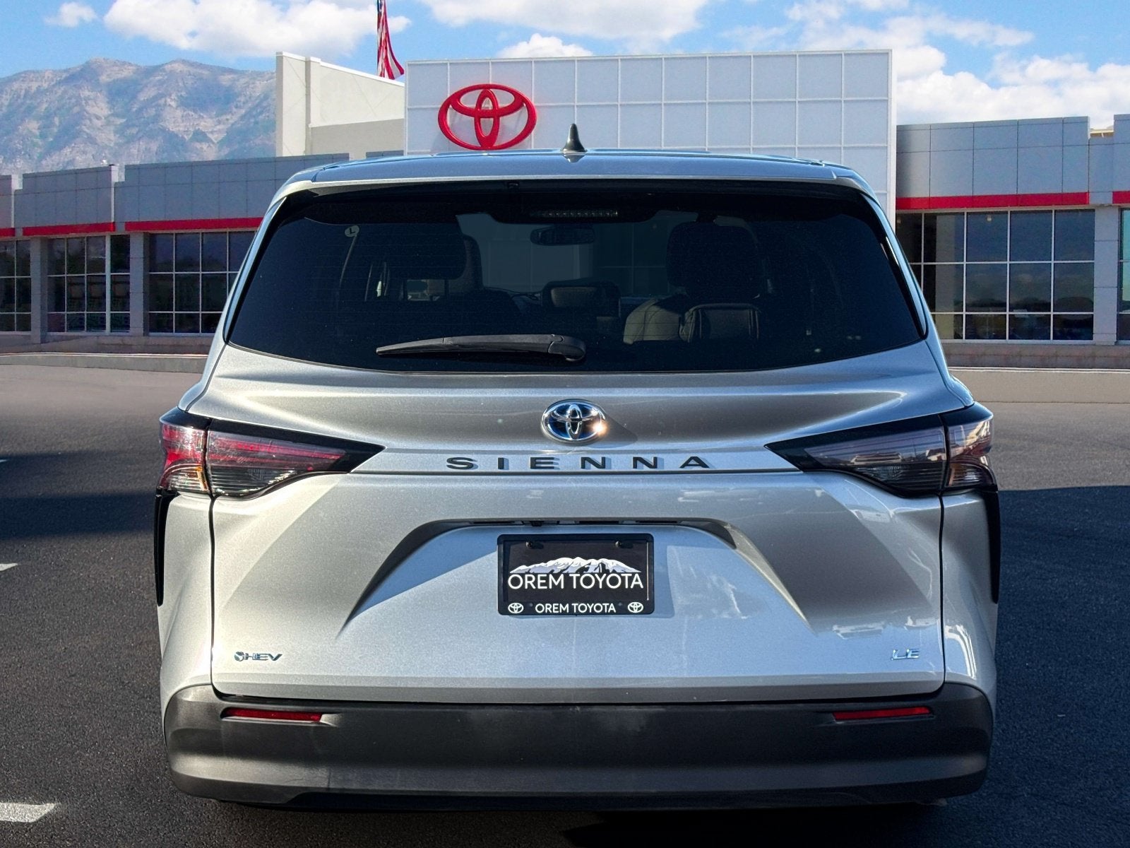 2025 Toyota Sienna LE