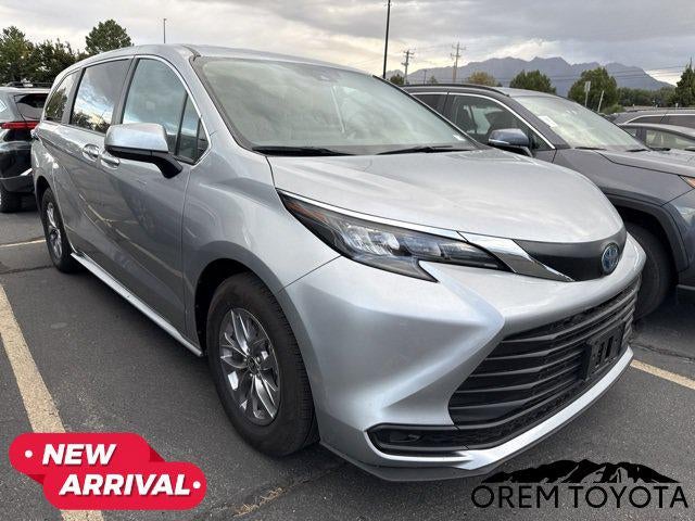 2025 Toyota Sienna LE