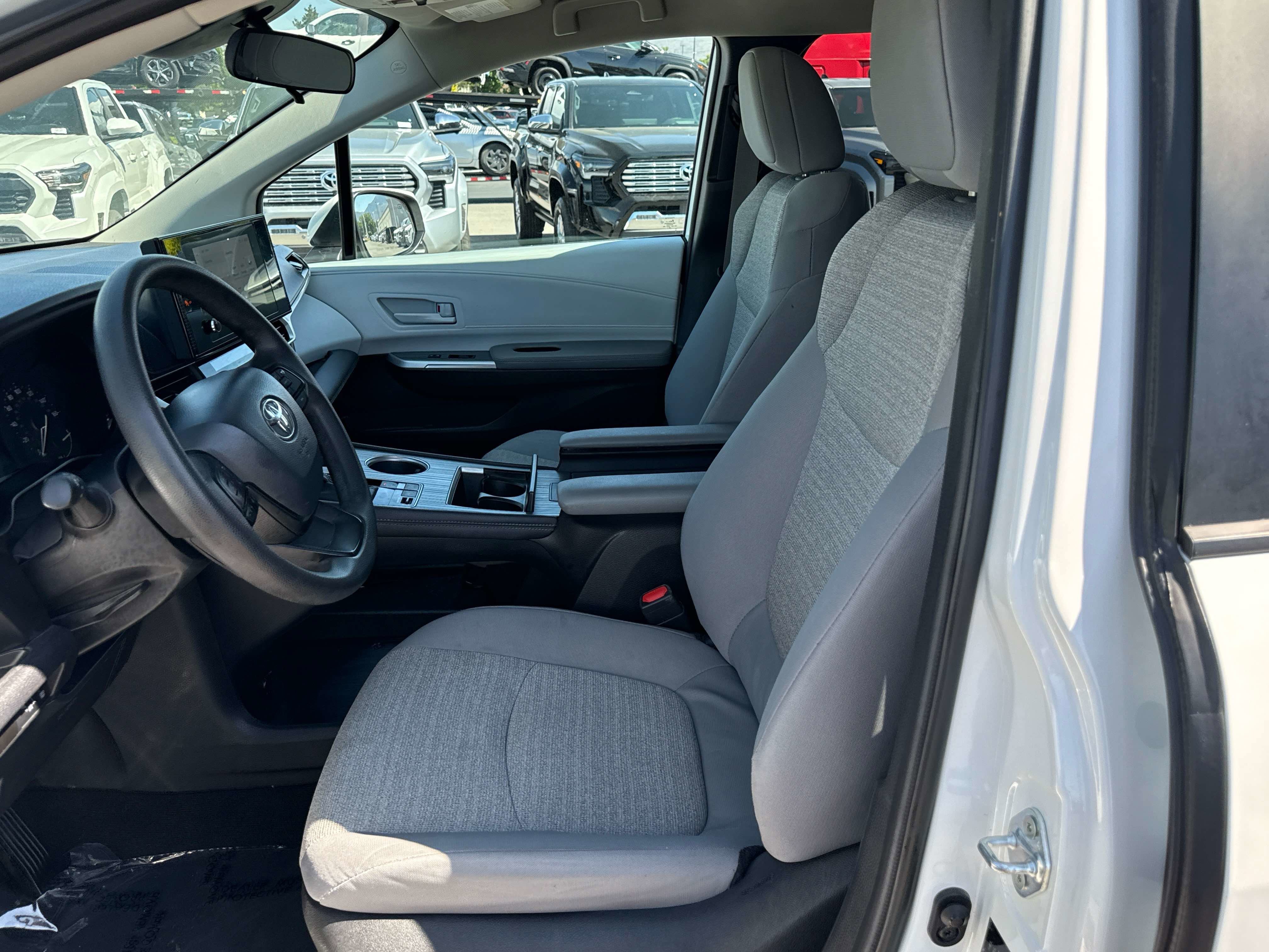 2025 Toyota SIENNA LE LE