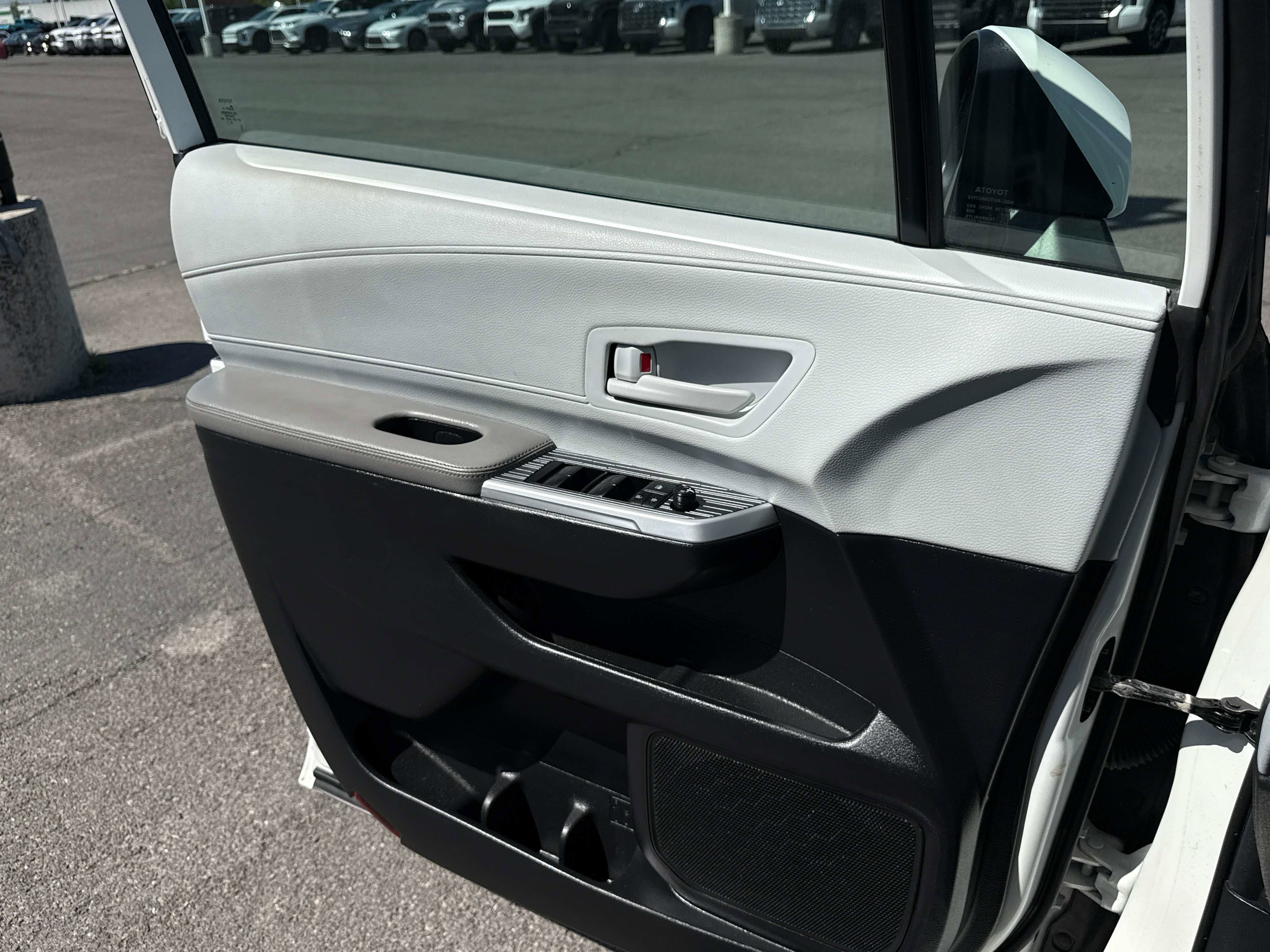 2025 Toyota SIENNA LE LE