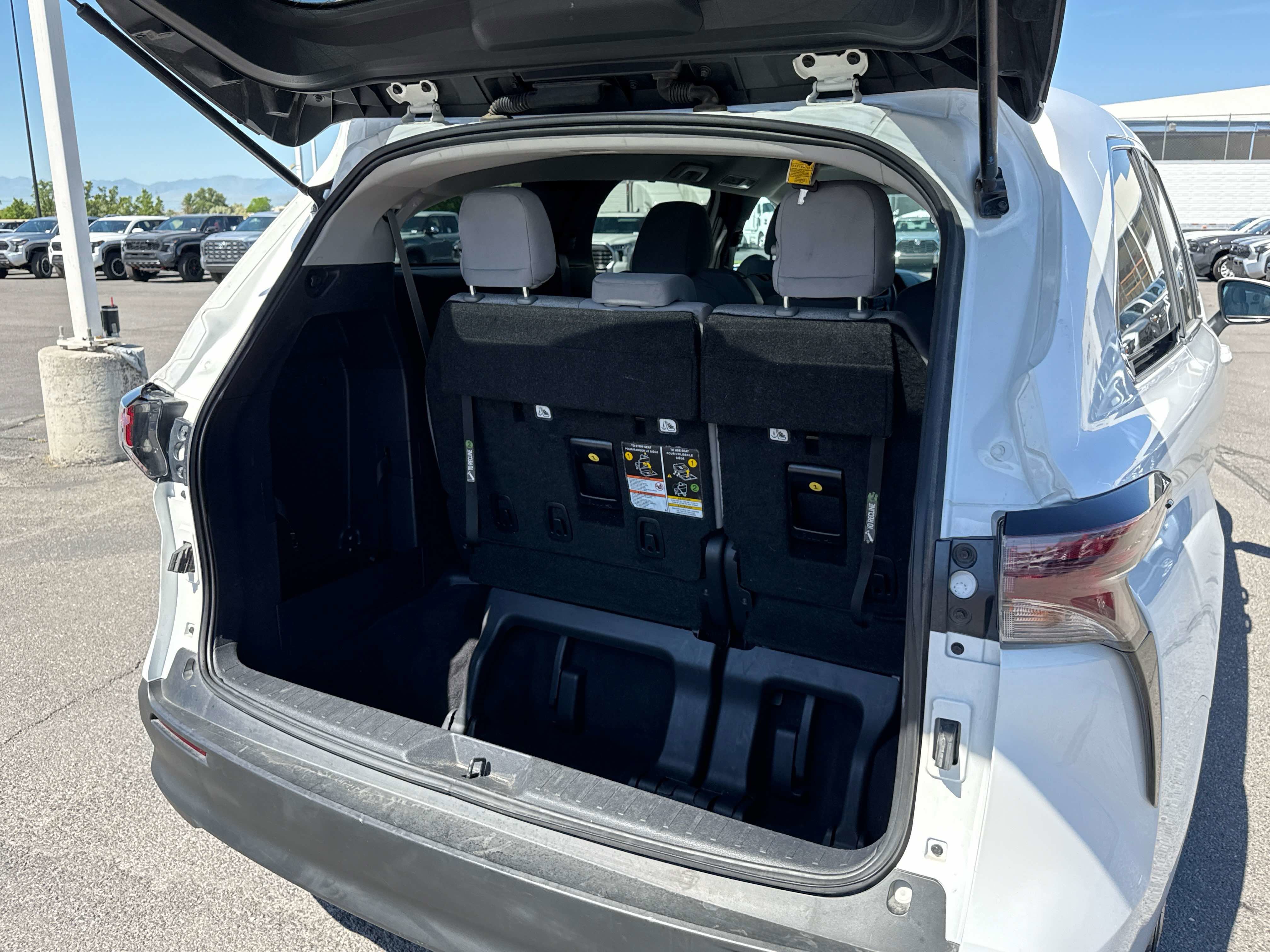 2025 Toyota SIENNA LE LE