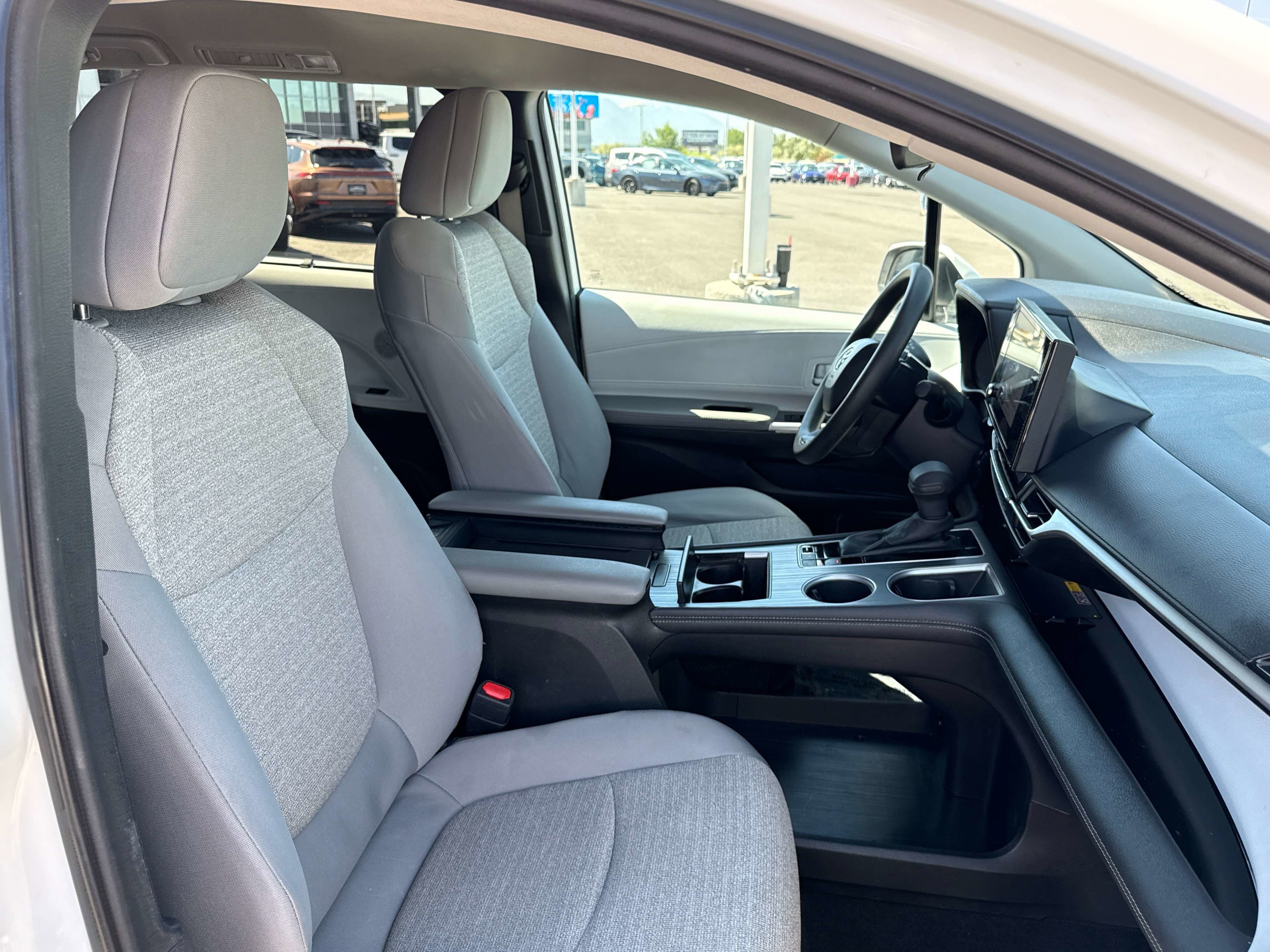 2025 Toyota SIENNA LE LE