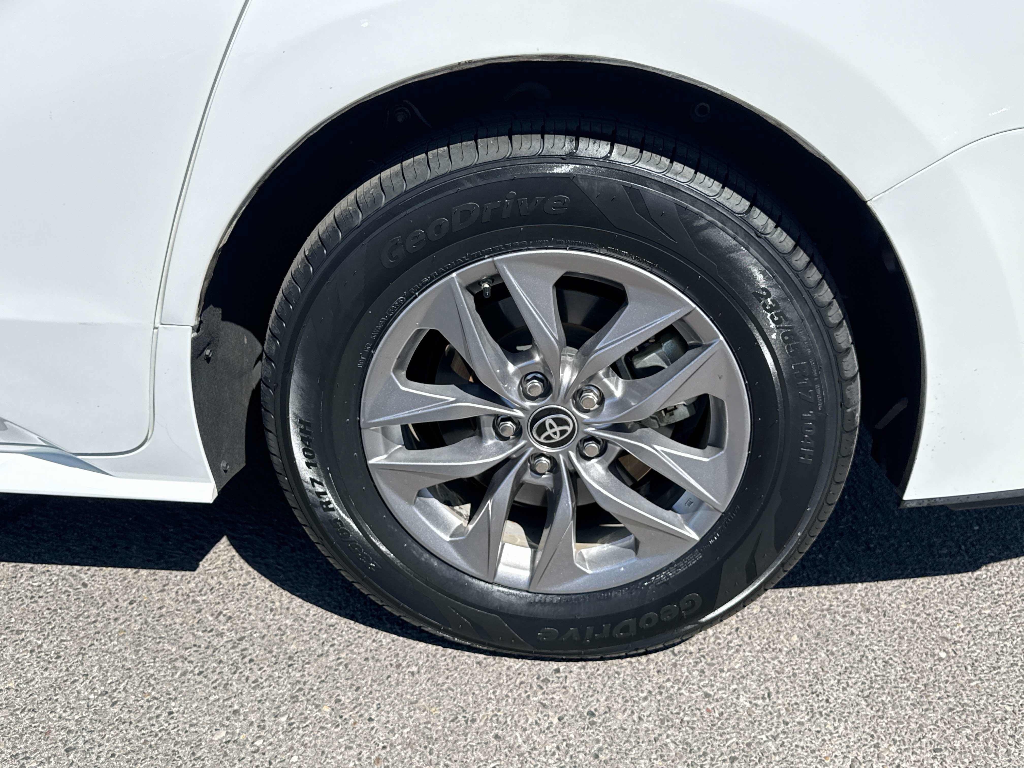 2025 Toyota SIENNA LE LE