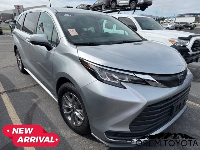 2022 Toyota Sienna LE