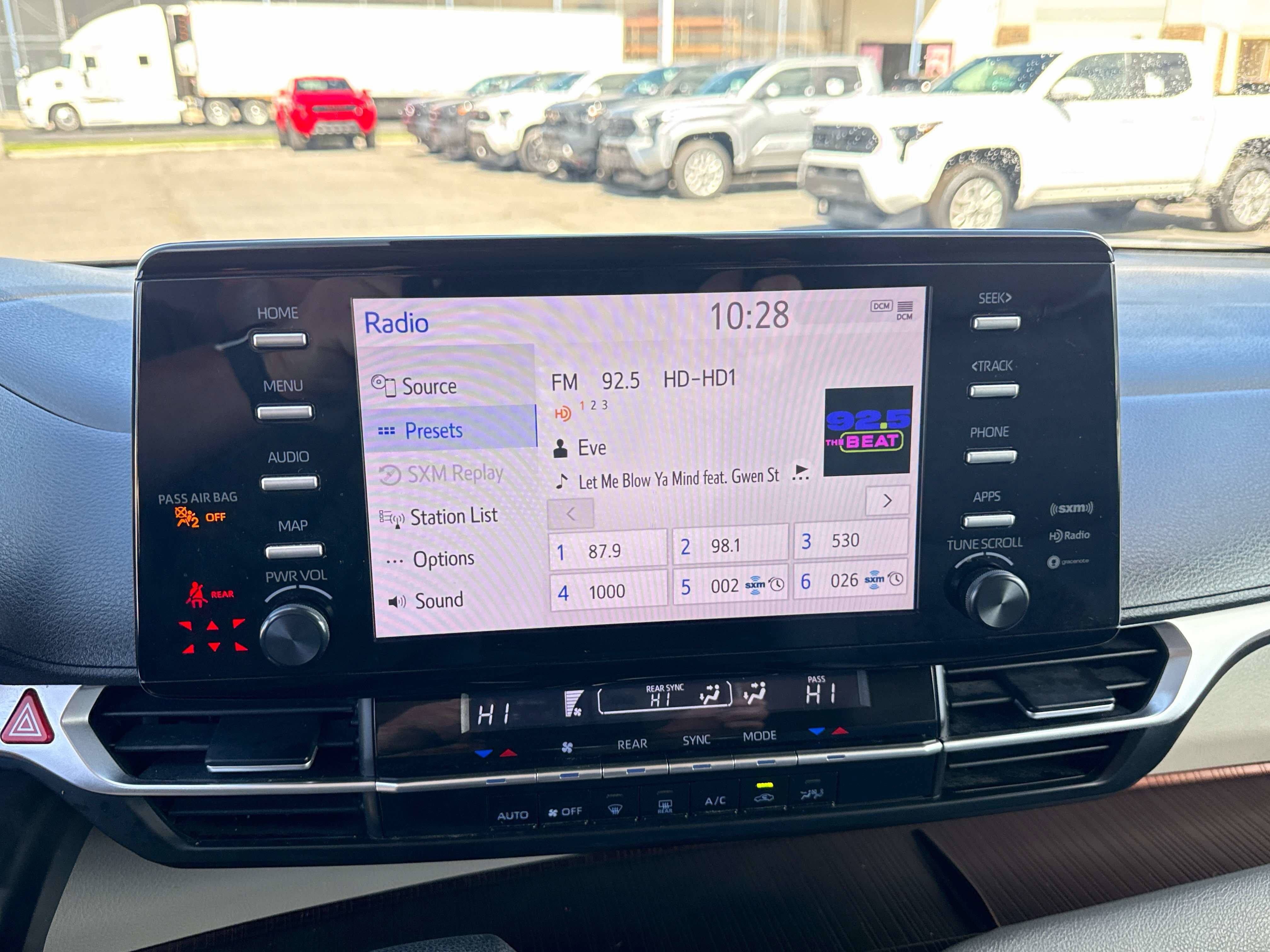 2022 Toyota Sienna LE