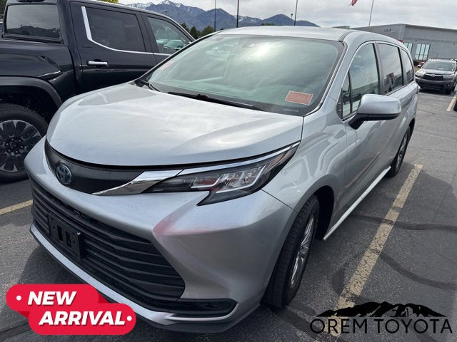 2022 Toyota Sienna LE