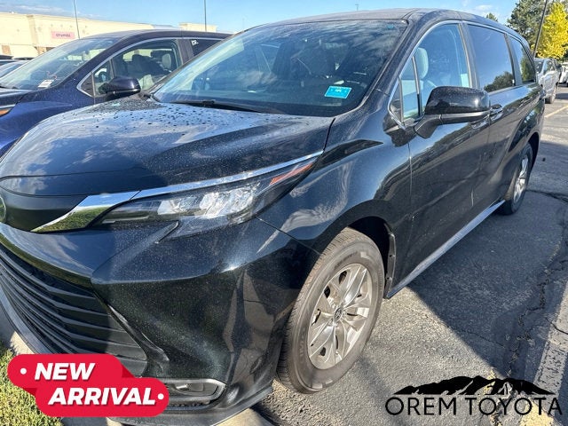 2025 Toyota Sienna LE
