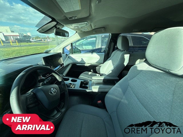 2025 Toyota Sienna LE
