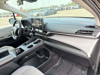 2025 Toyota Sienna LE