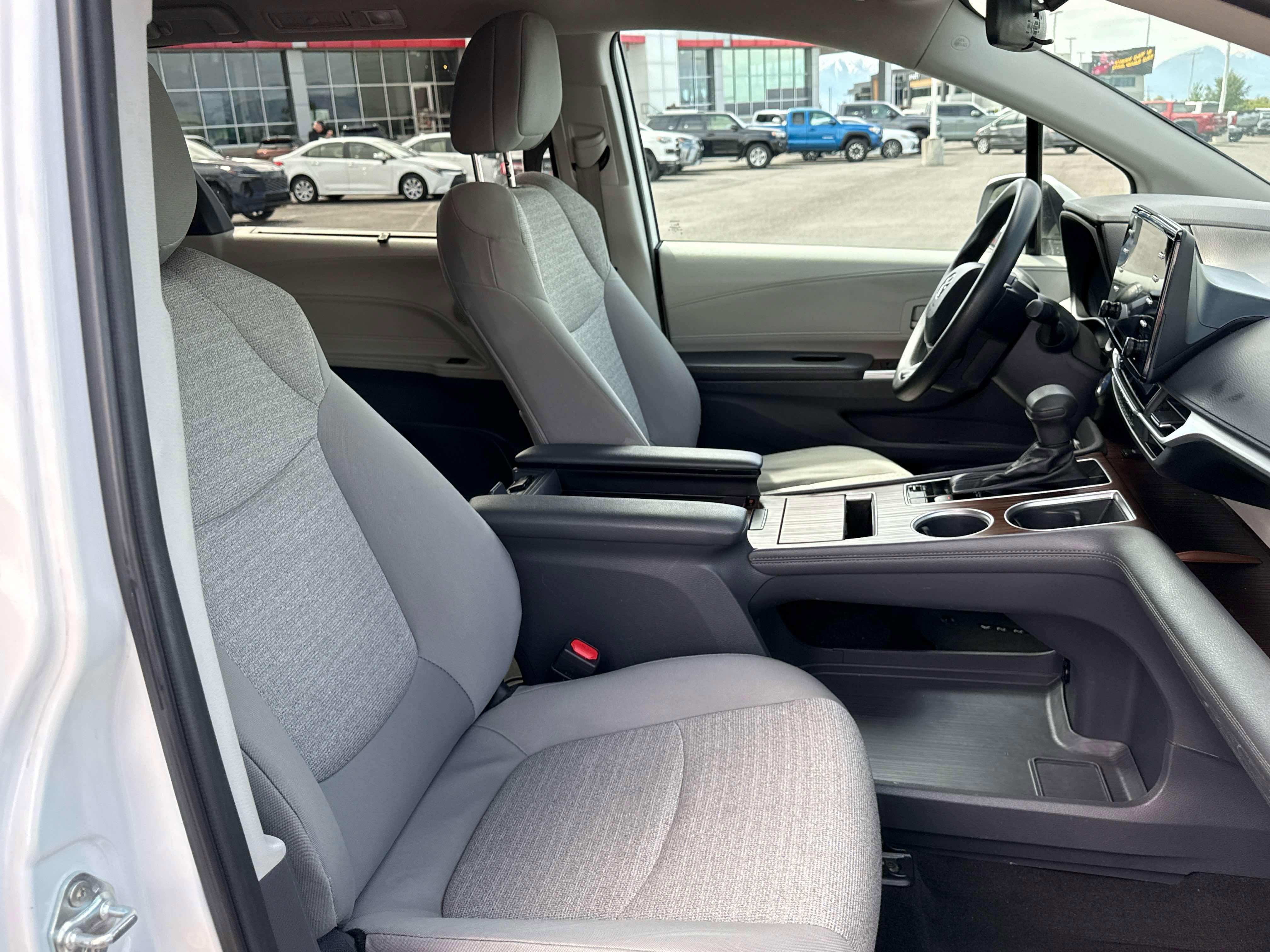 2024 Toyota SIENNA LE AWD LE