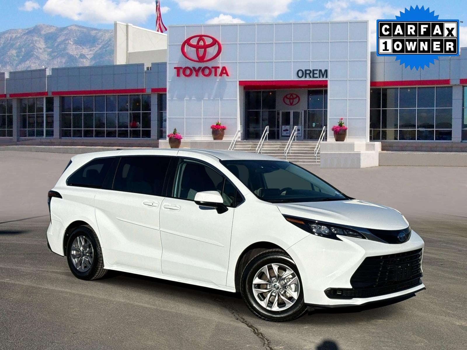 2024 Toyota Sienna LE