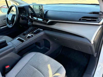 2024 Toyota Sienna LE