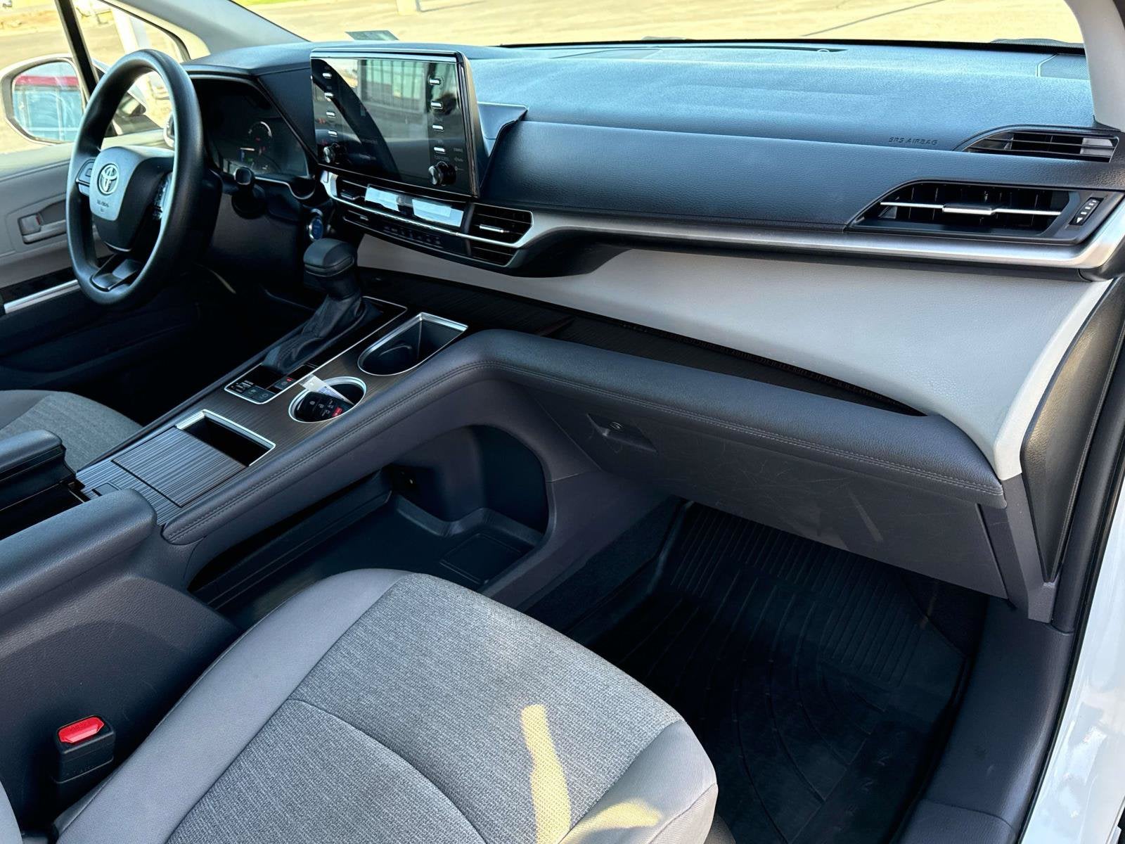 2024 Toyota Sienna LE