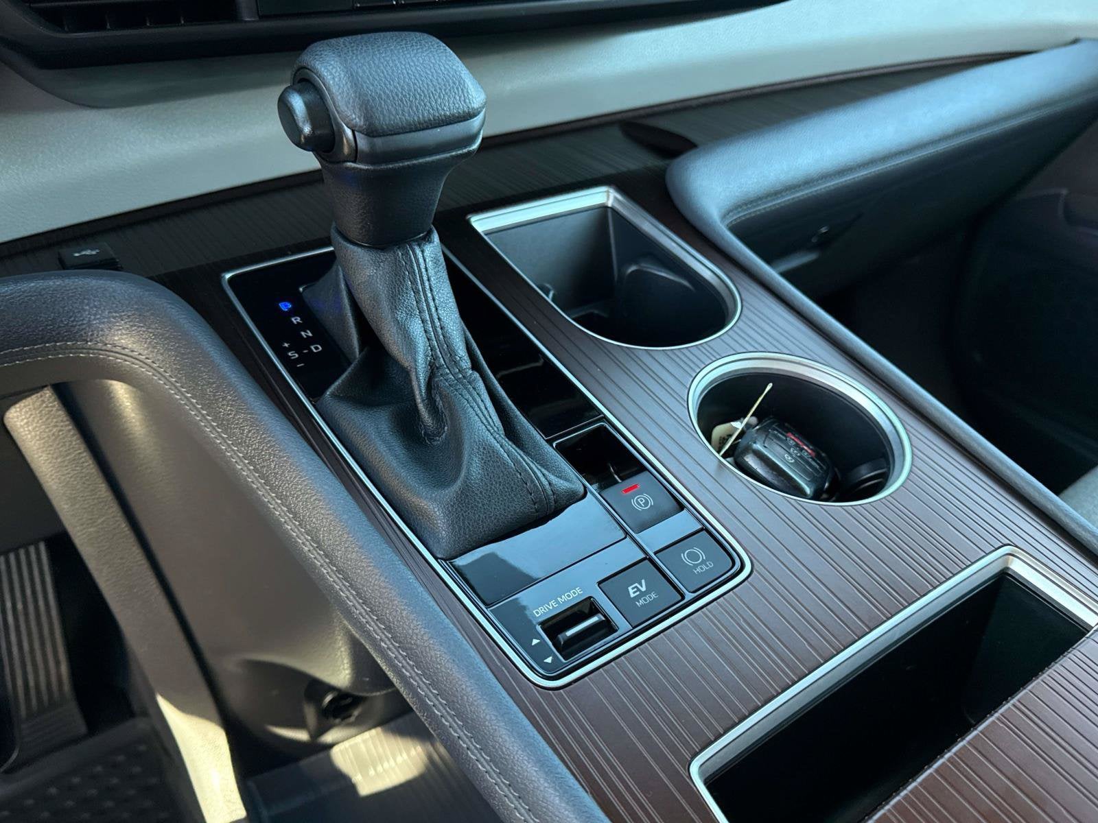 2024 Toyota Sienna LE