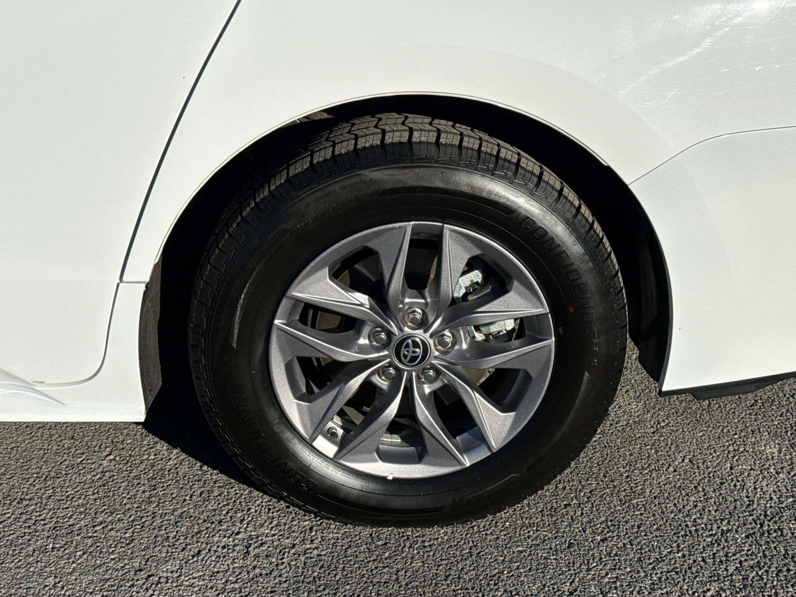 2024 Toyota Sienna LE