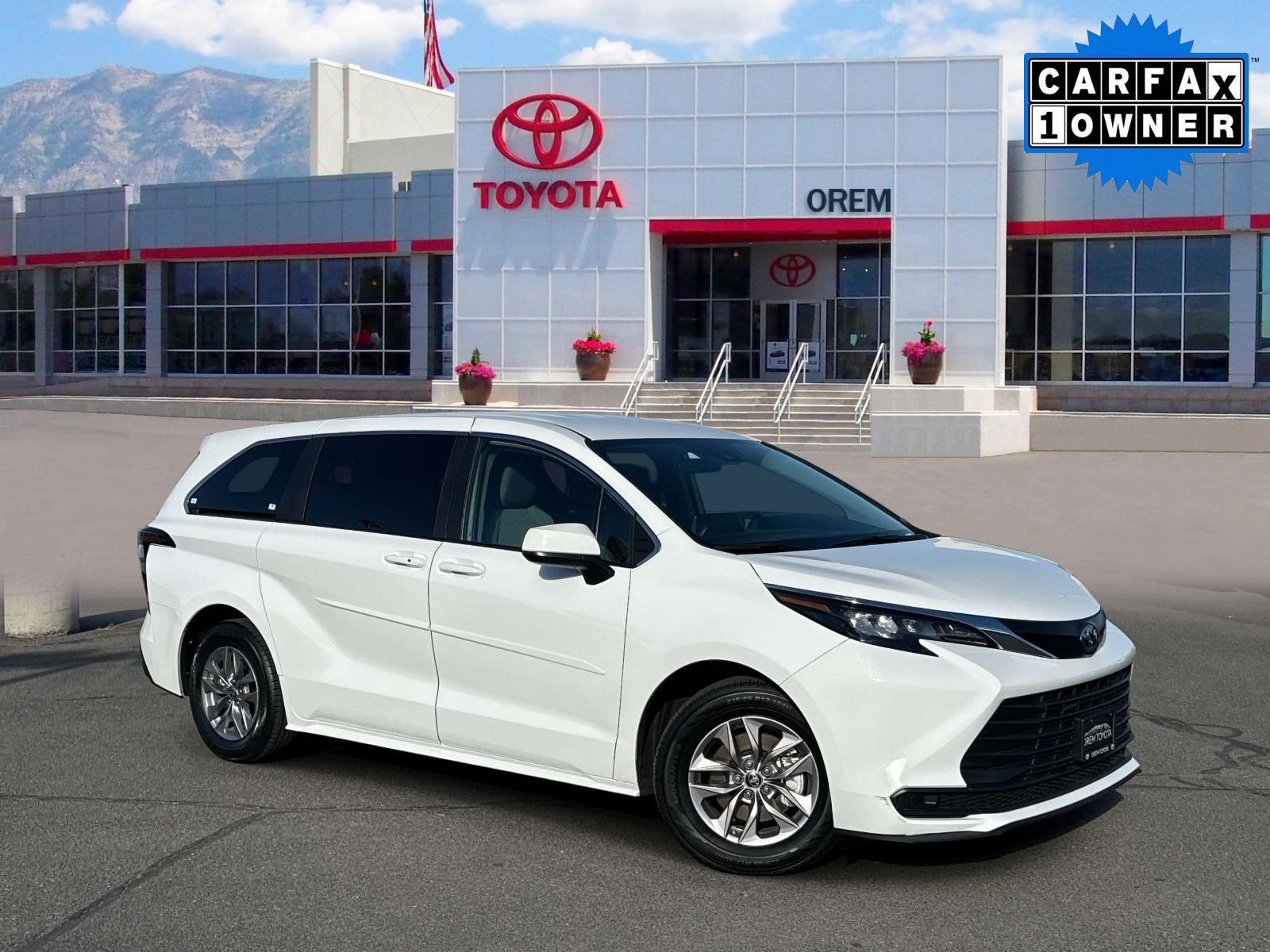 2024 Toyota Sienna LE