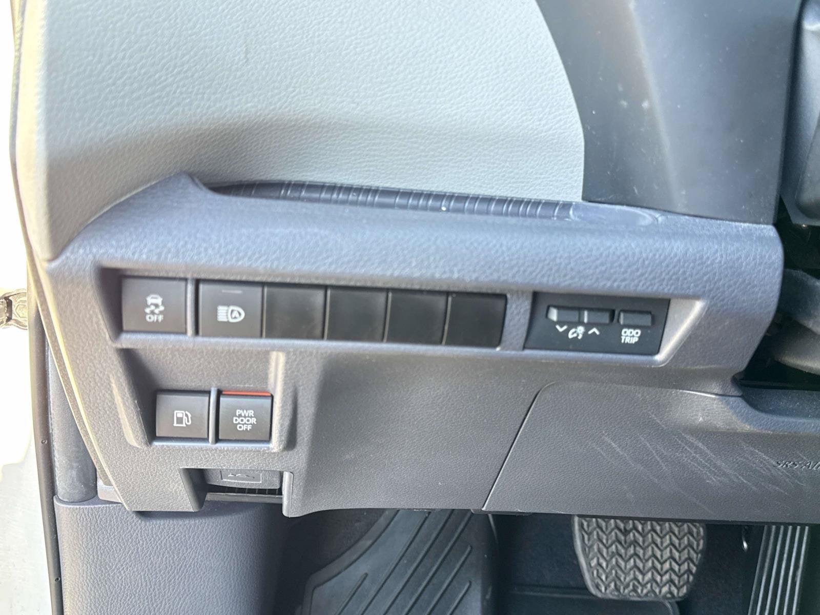 2024 Toyota Sienna LE