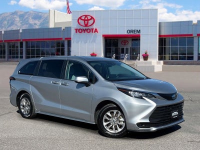 2022 Toyota Sienna LE