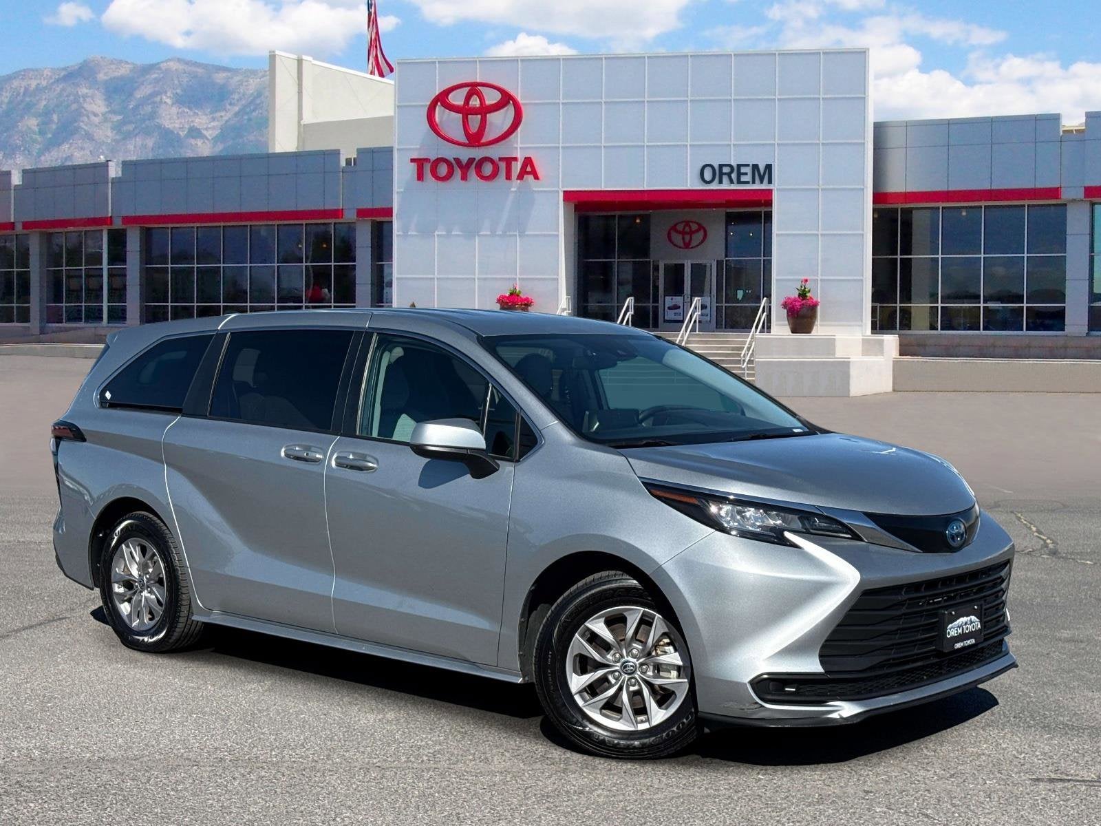2022 Toyota Sienna LE