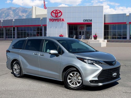 2022 Toyota Sienna LE