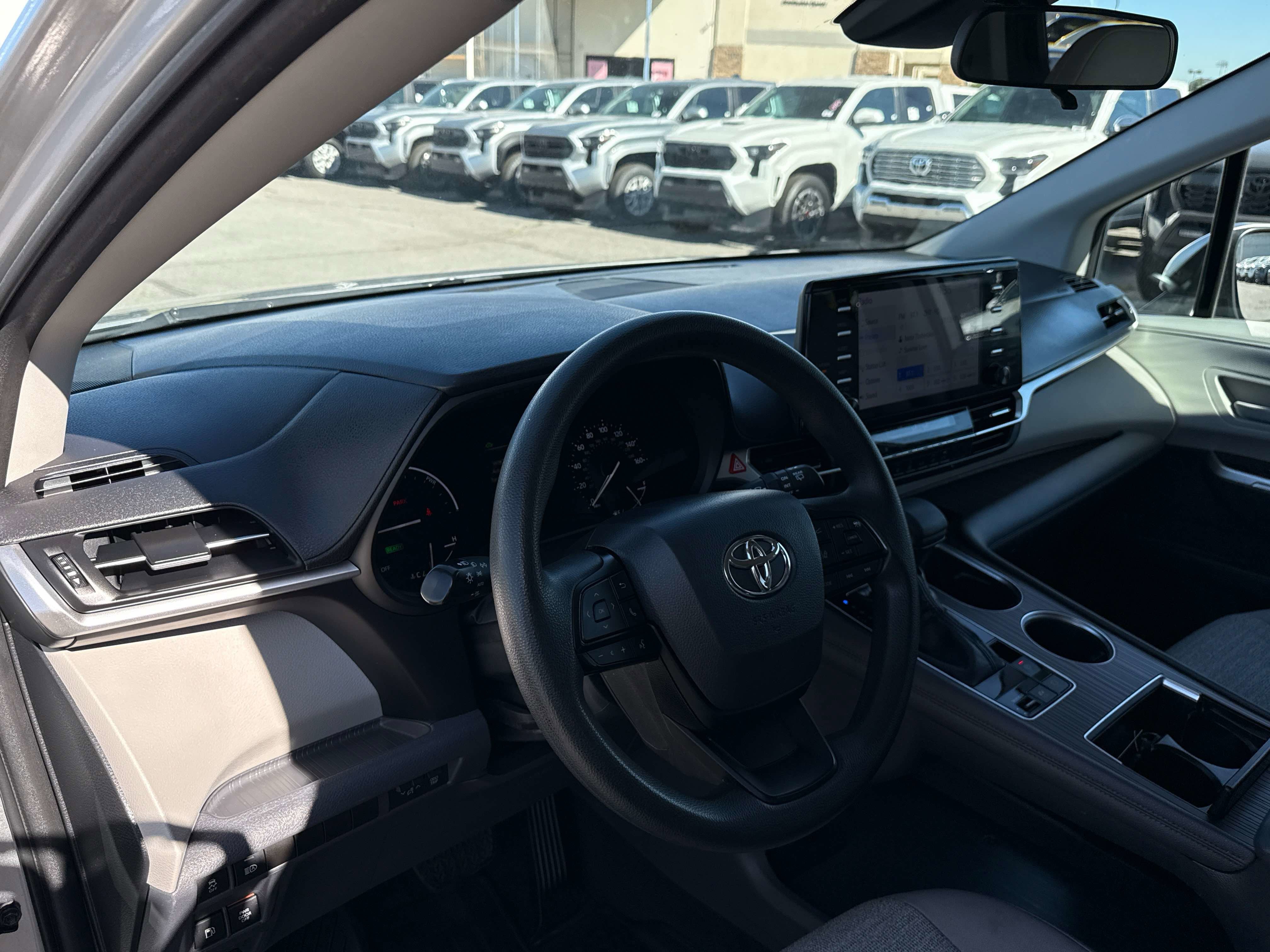 2022 Toyota Sienna LE