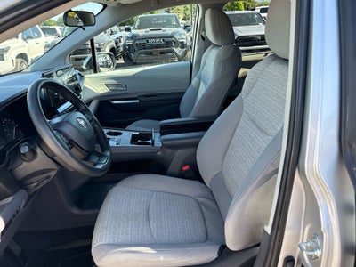 2022 Toyota Sienna LE